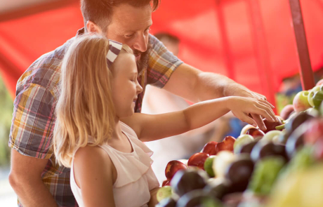 Blog Main Father Daughter Market Apples