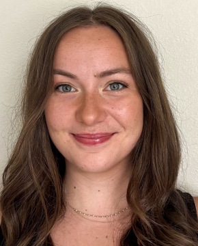 Bio Chloe Scott
